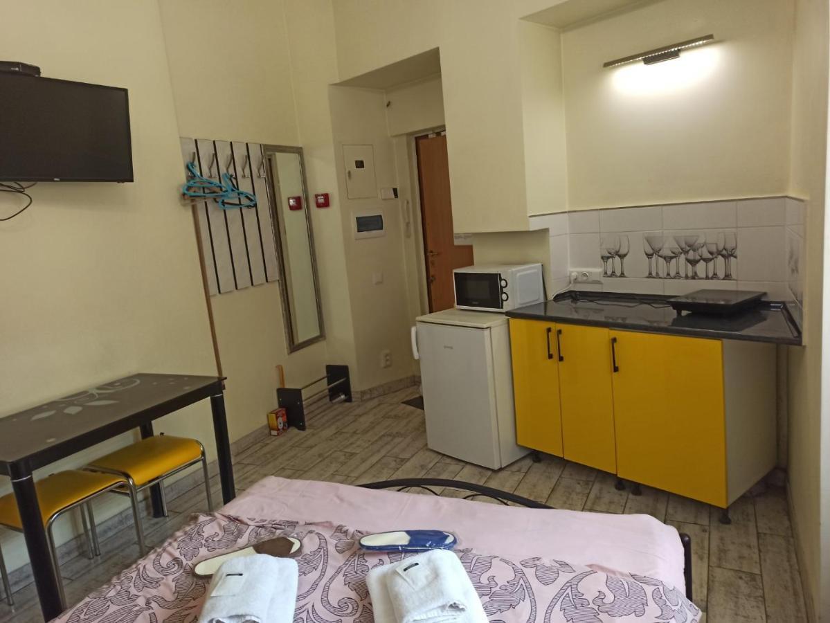 Smart Yellow Apartment-15 Хв Від Жд Вокзалу Λβιβ Εξωτερικό φωτογραφία