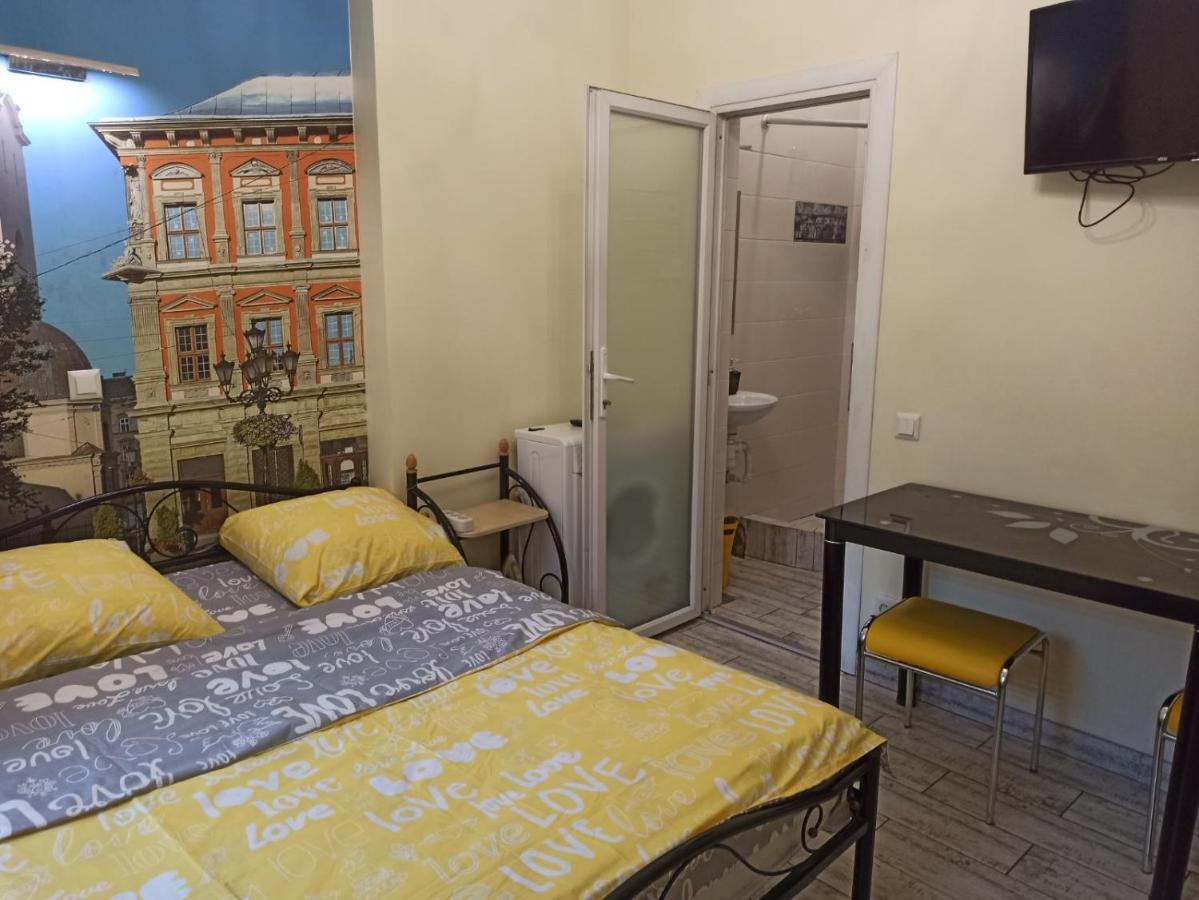Smart Yellow Apartment-15 Хв Від Жд Вокзалу Λβιβ Εξωτερικό φωτογραφία