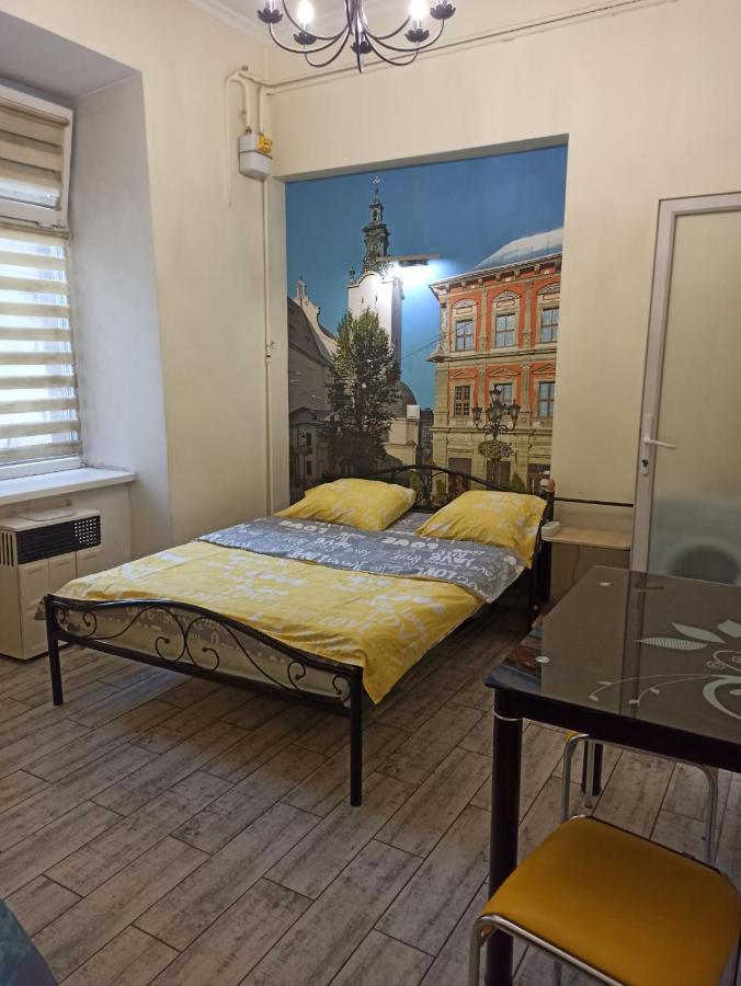 Smart Yellow Apartment-15 Хв Від Жд Вокзалу Λβιβ Εξωτερικό φωτογραφία